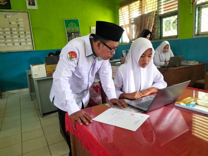 Tiga Siswa MTsN 5 Tebo Ikuti Simulasi OMI 2025 Tiga Siswa MTsN 5 Tebo Ikuti Simulasi OMI 2025