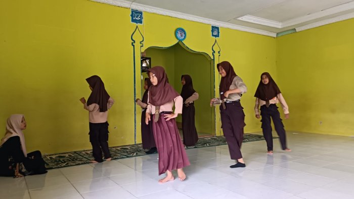 Latihan Tari Persiapan Jambore Ranting di MIN 4 Tebo Berjalan Maksimal