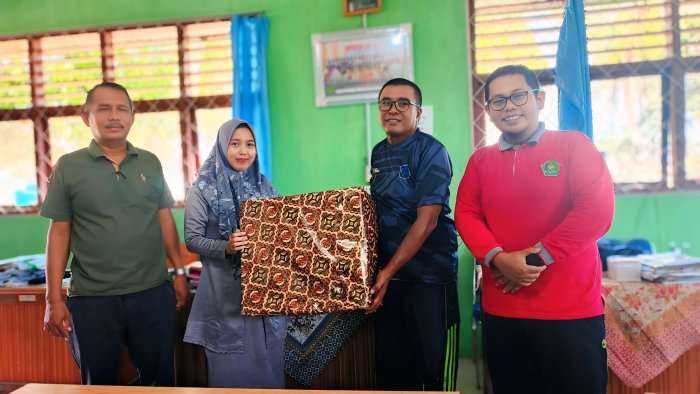 Kepala MAN 2 Tanjung Jabung Barat Lepas Deanti Eka Wibawa, M.Pd. untuk Melanjutkan Studi S3 dan Mengabdi sebagai Dosen