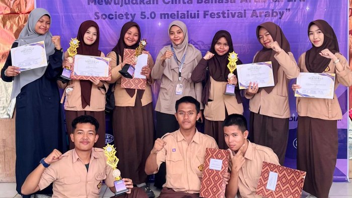 Kilau Prestasi dari Panggung Festival Araby: MAN 2 Kota Jambi Tunjukkan Dominasi! Kilau Prestasi dari Panggung Festival Araby: MAN 2 Kota Jambi Tunjukkan Dominasi!