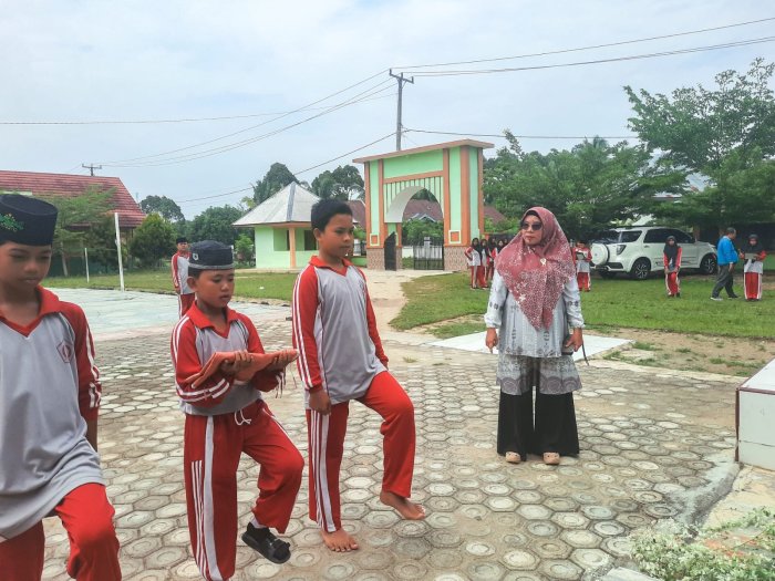 Latihan Upacara : Wadah Pengembangan Potensi Siswa MTsN 1 Bungo