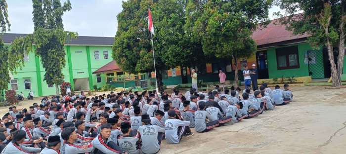 Waka Humas MTsN 2 Bungo Tekankan Etika Siswa di Madrasah