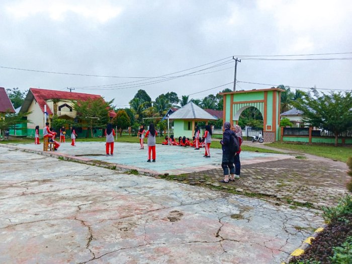 Semarak Hari Kedua Class Meeting, Pertandingan Voli Putri MTsN 1 Bungo Berlangsung Sengit Semarak Hari Kedua Class Meeting, Pertandingan Voli Putri MTsN 1 Bungo Berlangsung Sengit