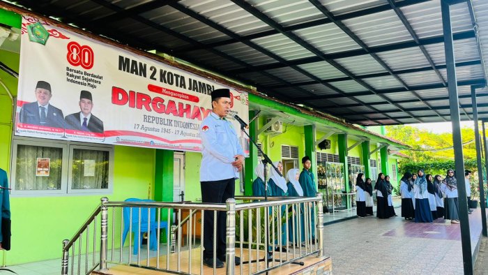 Kepala MAN 2 Kota Jambi Ingatkan Siswa Tetap Tenang, Fokus Belajar, dan Dukung Delegasi OMI 2025 Kepala MAN 2 Kota Jambi Ingatkan Siswa Tetap Tenang, Fokus Belajar, dan Dukung Delegasi OMI 2025