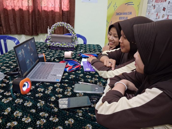 Siswa PIK-R Gemintang MAN 2 Kota Jambi Ikuti Kelas PIK-R Learning Hub
