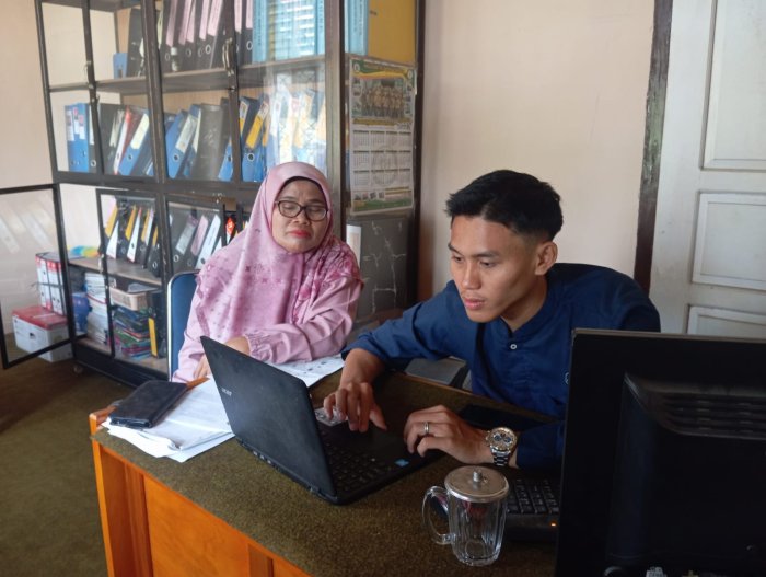 Guru MAN 2 Bungo, Ibu Yulisma, S.Pd dan Bapak Tri Yuli Pahtoni, S.Pd, Kembangkan Soal Digital Melalui Google Form Guru MAN 2 Bungo, Ibu Yulisma, S.Pd dan Bapak Tri Yuli Pahtoni, S.Pd, Kembangkan Soal Digital Melalui Google Form