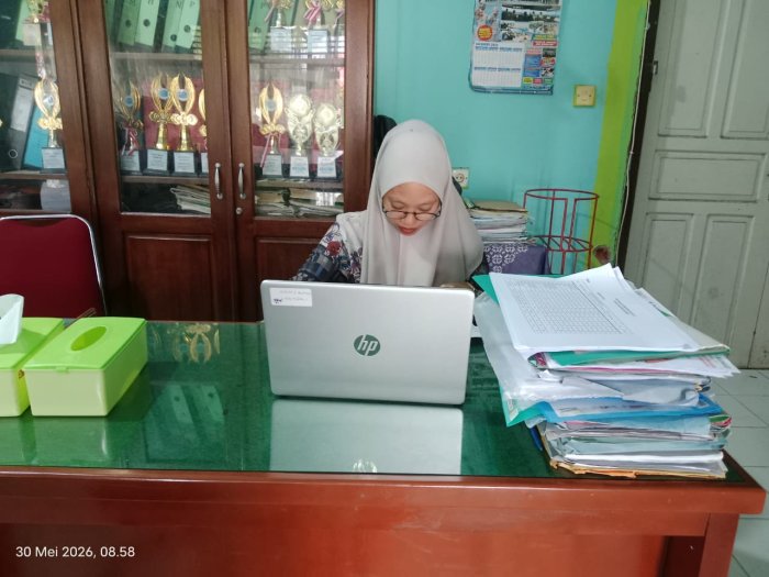 Pastikan Layanan Kelulusan Berjalan Lancar, Operator MTsN 1 Bungo Segera Terbitkan SKL Pastikan Layanan Kelulusan Berjalan Lancar, Operator MTsN 1 Bungo Segera Terbitkan SKL