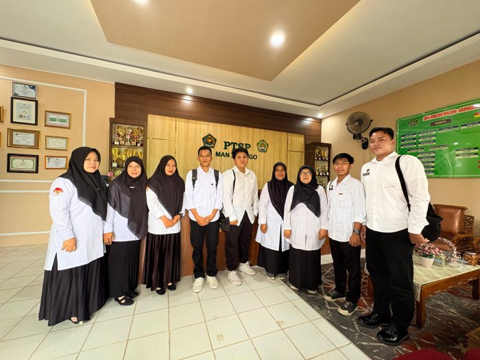 Tim SPPG Talang Pantai Sambangi MAN 2 Bungo, Sosialisasikan Program MBG yang Segera Dimulai Tim SPPG Talang Pantai Sambangi MAN 2 Bungo, Sosialisasikan Program MBG yang Segera Dimulai