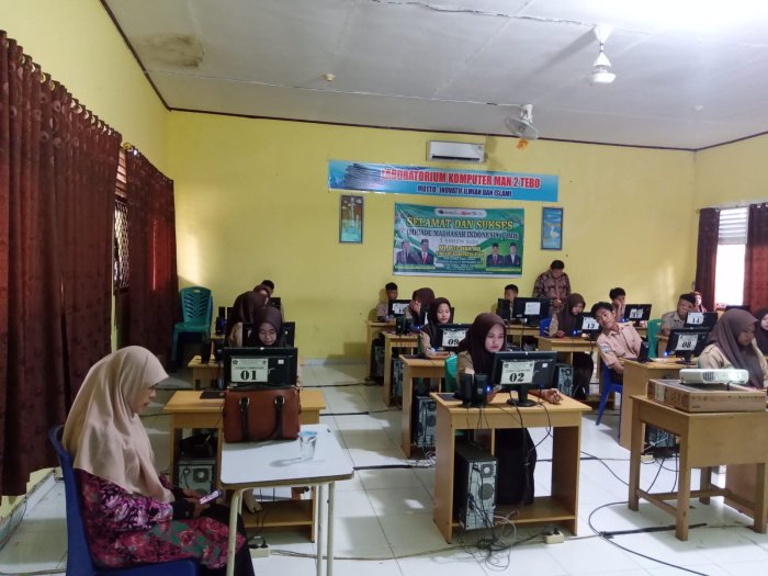 Pengawas Pembina Apresiasi Pelaksanaan TKA di MAN 2 Tebo Pengawas Pembina Apresiasi Pelaksanaan TKA di MAN 2 Tebo