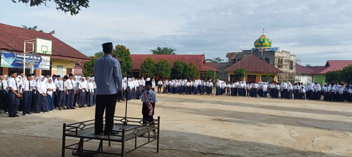 Upacara Bendera di MTsN 2 Bungo Berlangsung Khidmat