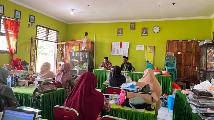 Pengawas Madrasah Lakukan Pembinaan Pegawai di MAN 1 Tanjung Jabung Timur