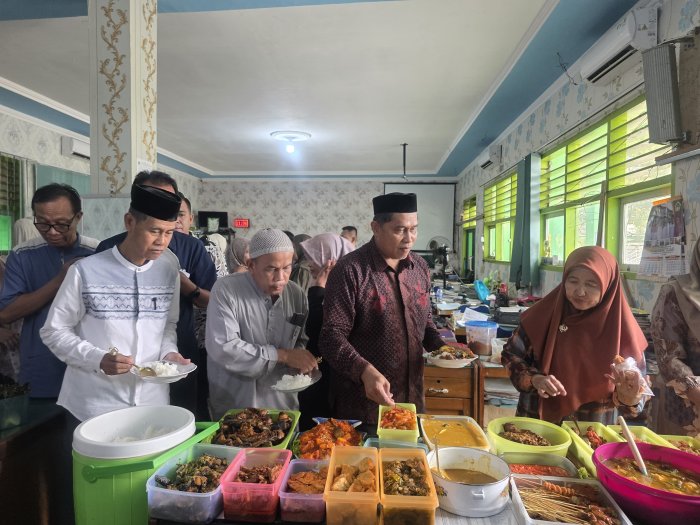 Sinergi dan Kebersamaan, MTsN 3 Kota Jambi Gelar Rapat, Evaluasi, dan Doa Menyambut Ramadhan 1447 H Sinergi dan Kebersamaan, MTsN 3 Kota Jambi Gelar Rapat, Evaluasi, dan Doa Menyambut Ramadhan 1447 H