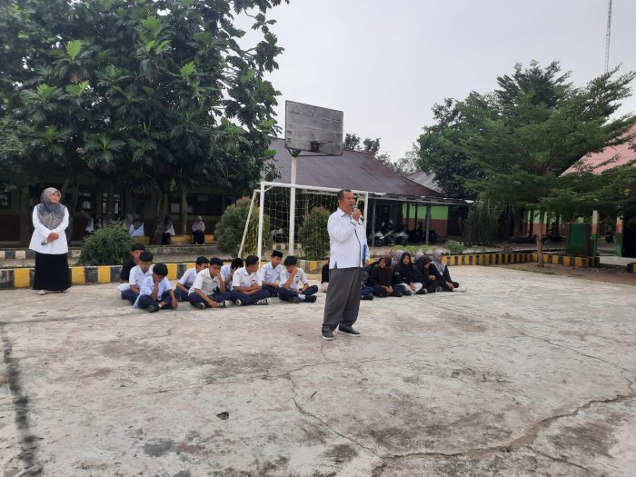 Madrasah Milik Bersama, Mari Kita Jaga! Kepala MTsN 1 Bungo Ajak Murid Rawat Aset dan Budayakan Kebersihan Madrasah Milik Bersama, Mari Kita Jaga! Kepala MTsN 1 Bungo Ajak Murid Rawat Aset dan Budayakan Kebersihan