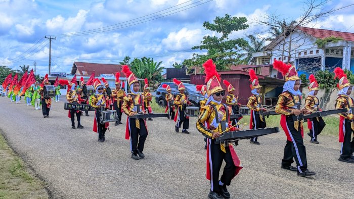 Gemuruhkan Jalanan, Marching Band MIN 4 Tebo Memukau di Street Parade IDCA 2025