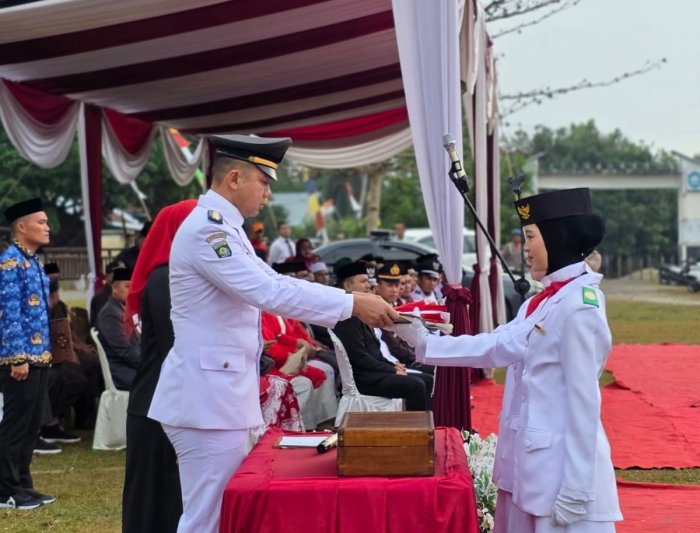 Merah Putih Berkibar, MTsN 1 Bungo Semarakkan Upacara HUT ke-81 Kemerdekaan RI Merah Putih Berkibar, MTsN 1 Bungo Semarakkan Upacara HUT ke-81 Kemerdekaan RI