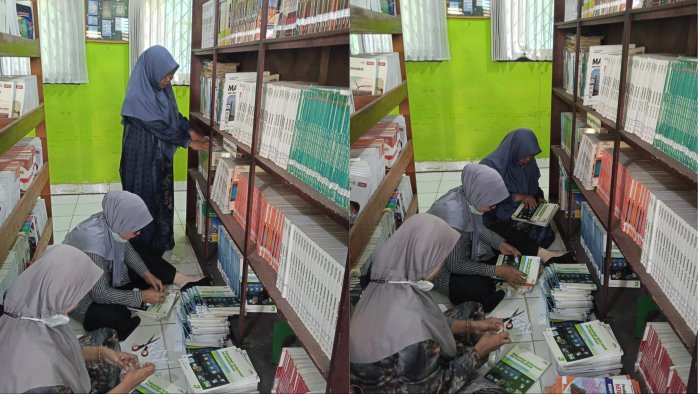 Tingkatkan Kerapian  Koleksi, Kepala & Pengelola Perpustakaan MTsN 1 Batang Hari Tempel Klasifikasi Buku Berdasarkan DDC