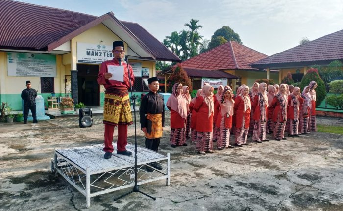 Gelar Upacara HUT Propinsi Jambi Ke-69, Kepala MAN 2 Tebo : pesan MANTAP. Gelar Upacara HUT Propinsi Jambi Ke-69, Kepala MAN 2 Tebo : pesan MANTAP.