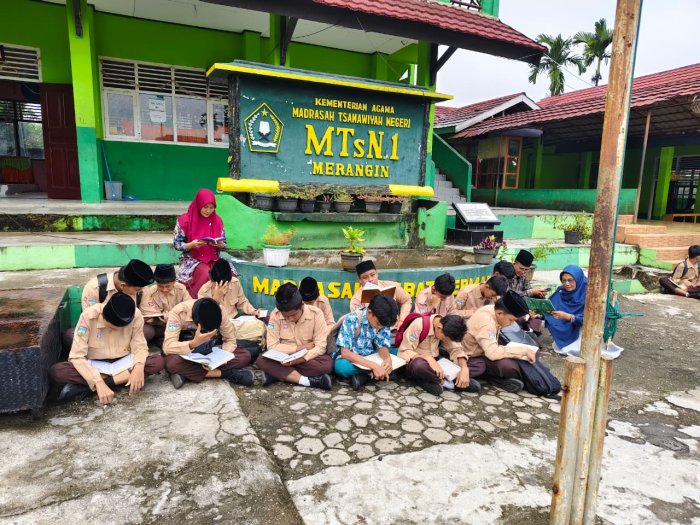SARI TEAJUZ: Hari Kedelapan Petugas Kelas VIIIB
