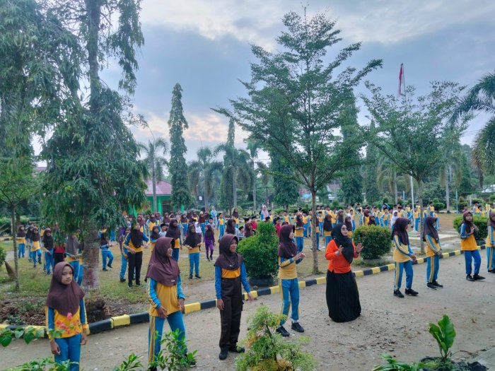 MIN 3 Tebo Gelar Senam Bersama Murid Baru Kelas 1