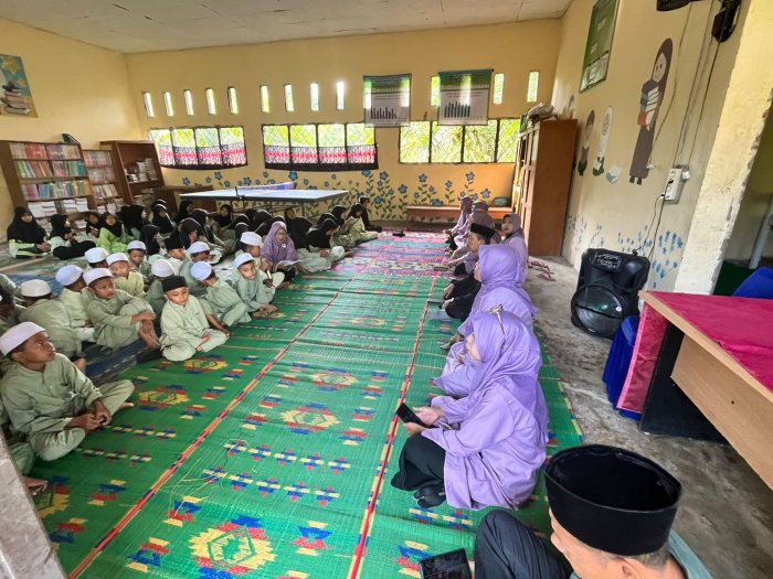 dipimpin Kepala MIN 1 muaro jambi siswa siswi khidmat membaca surah yassin