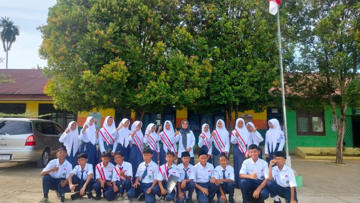 Kelas VII E MTsN 2 Bungo Rayakan Sukses Upacara Kelas VII E MTsN 2 Bungo Rayakan Sukses Upacara