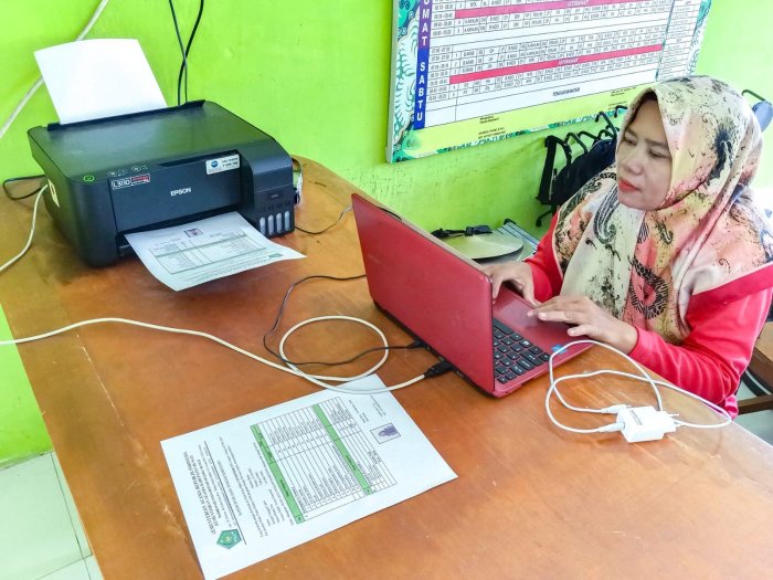 Semangat Majelis Guru MTsN 1 Bungo Dalam Mencetak Rapor PTS Ganjil Tahun Pelajaran 2025/2026 Semangat Majelis Guru MTsN 1 Bungo Dalam Mencetak Rapor PTS Ganjil Tahun Pelajaran 2025/2026
