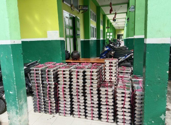 Makanan Bergizi Gratis MIN 3 Kerinci Siap Dibagikan ke Setiap Kelas Makanan Bergizi Gratis MIN 3 Kerinci Siap Dibagikan ke Setiap Kelas