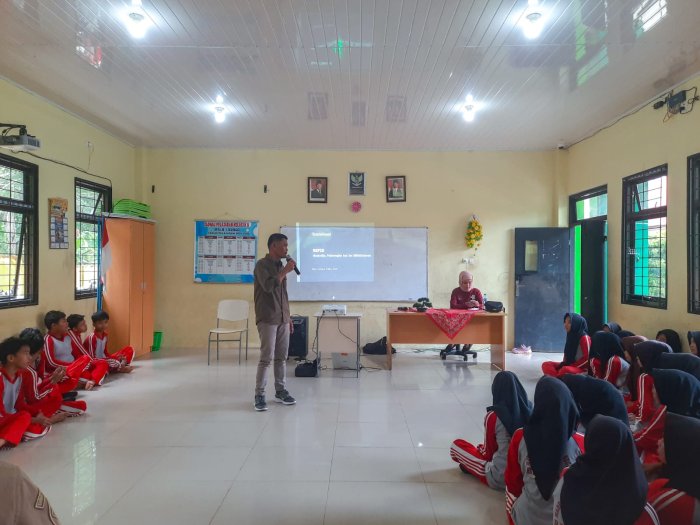 Antusias Menggema di Aula MTsN 1 Bungo, Peserta Didik Serius Simak Penyuluhan Napza