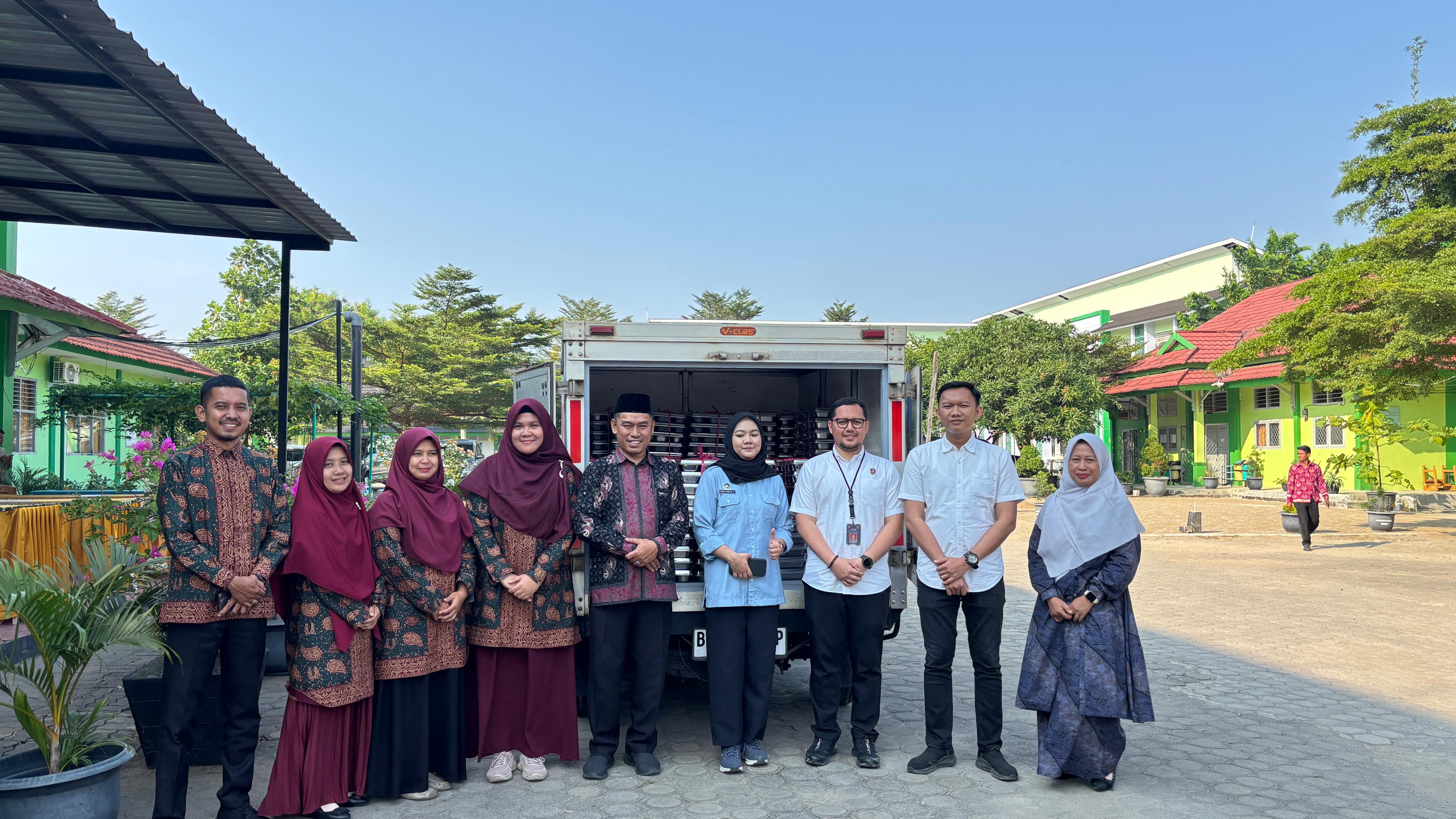 MAN 2 Kota Jambi Gelar Uji Coba Program Makan Bergizi Gratis, SPPG Polda Jambi Turut Kawal Pelaksanaan