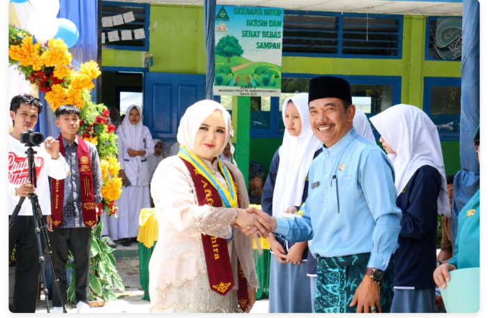 Kakankemenag Kerinci Apresiasi Prestasi Siswa di Acara Perpisahan MAN 1 Kerinci Kakankemenag Kerinci Apresiasi Prestasi Siswa di Acara Perpisahan MAN 1 Kerinci