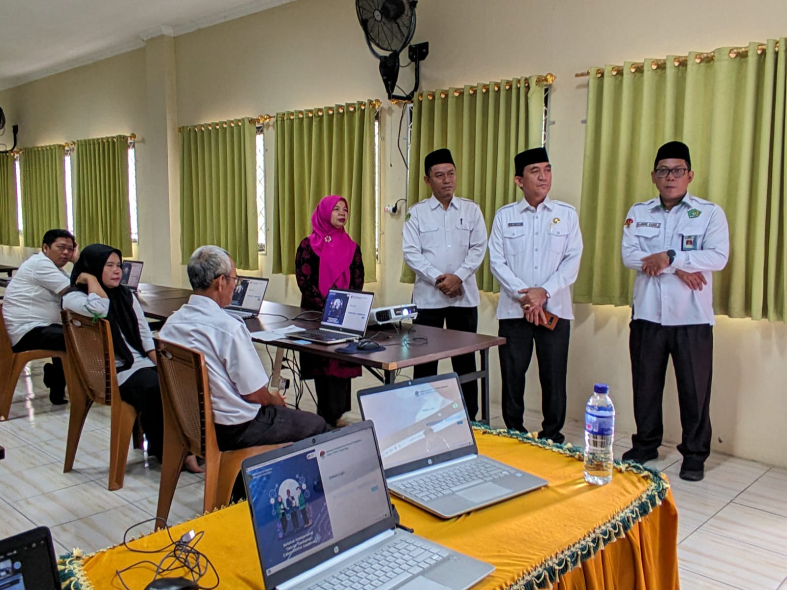 Kepala Kantor Kemenag Kota Jambi Pantau Pelaksanaan SKTT PPPK di MAN 2 Kota Jambi Kepala Kantor Kemenag Kota Jambi Pantau Pelaksanaan SKTT PPPK di MAN 2 Kota Jambi