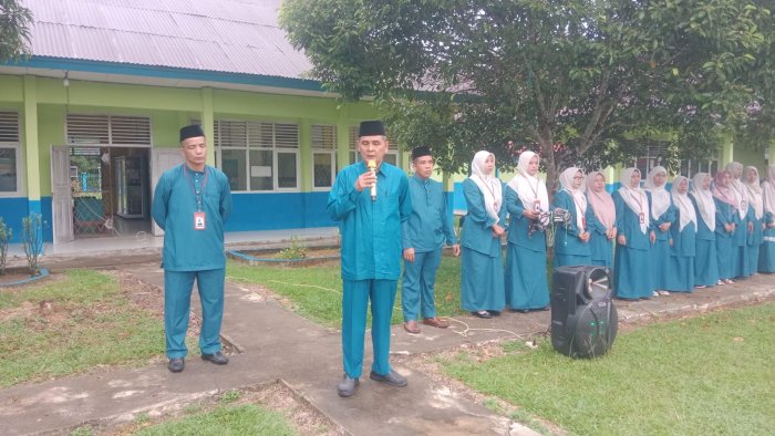 **Kepala MTsN 5 Tebo Resmi Membuka Asesmen Sumatif Semester Genap Kelas VII dan VIII** **Kepala MTsN 5 Tebo Resmi Membuka Asesmen Sumatif Semester Genap Kelas VII dan VIII**