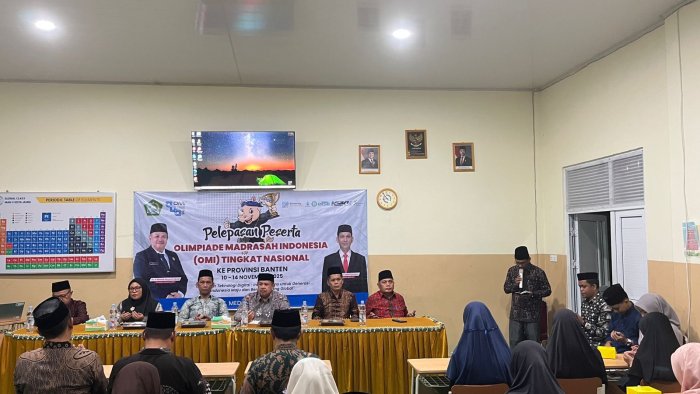 Ali Masud, Guru MAN 2 Kota Jambi, Pimpin Doa Penuh Khidmat dalam Pelepasan Peserta OMI Nasional 2025 Ali Masud, Guru MAN 2 Kota Jambi, Pimpin Doa Penuh Khidmat dalam Pelepasan Peserta OMI Nasional 2025