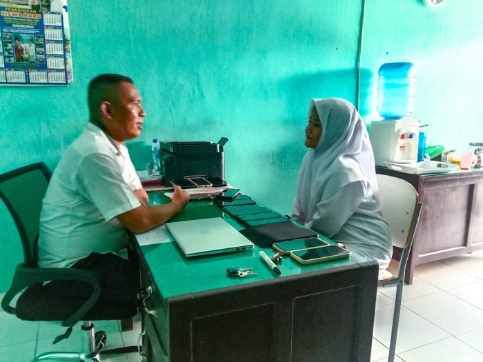 Waka Kesiswaan MTsN 1 Bungo Lakukan Pembinaan Khusus, Fokus Perkuat Karakter Disiplin Siswa Waka Kesiswaan MTsN 1 Bungo Lakukan Pembinaan Khusus, Fokus Perkuat Karakter Disiplin Siswa