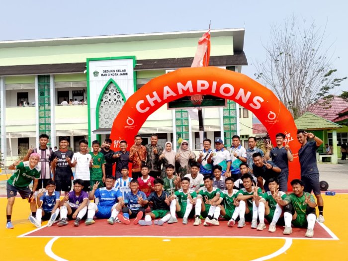 Coaching Clinic Road to School Hadirkan Mantan Pemain Timnas di MAN 2 Kota Jambi Coaching Clinic Road to School Hadirkan Mantan Pemain Timnas di MAN 2 Kota Jambi