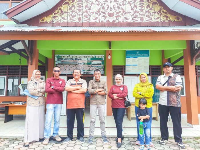 Sinergi Madrasah, Dinkes, dan BKPSDMD: MTsN 1 Bungo Perkuat Gerakan Perangi Napza di Kalangan Pelajar Sinergi Madrasah, Dinkes, dan BKPSDMD: MTsN 1 Bungo Perkuat Gerakan Perangi Napza di Kalangan Pelajar