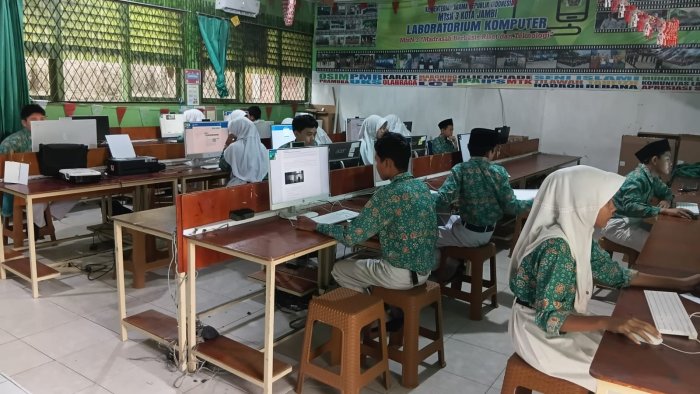 Hari Kedua Simulasi TKA Berjalan Lancar, Siswa Semakin Siap Hadapi Ujian