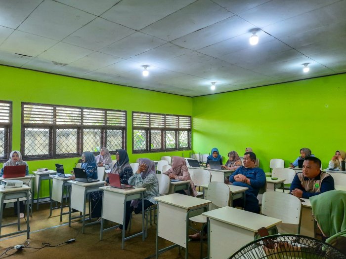 Waka Kurikulum MTsN 1 Bungo Sampaikan Teknis Pengisian Rapor Tengah Semester, Tekankan Akurasi Nilai Waka Kurikulum MTsN 1 Bungo Sampaikan Teknis Pengisian Rapor Tengah Semester, Tekankan Akurasi Nilai