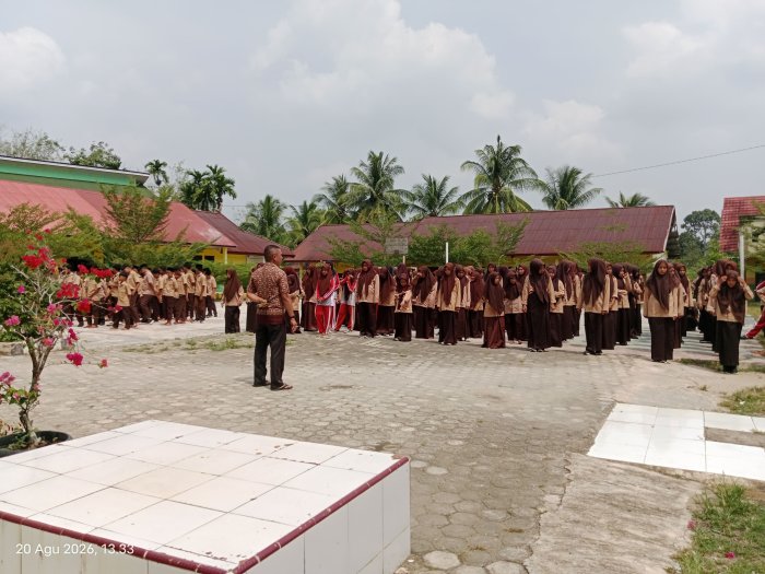 Waka Kesiswaan MTsN 1 Bungo Ingatkan Siswa: Disiplin di Jalan, Utamakan Keselamatan dan Langsung Pulang ke Rumah