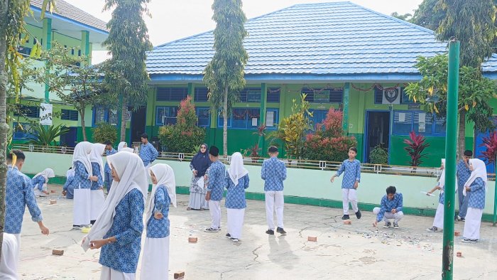 Inovatif dan Edukatif, Guru Biologi MAN 1 Kerinci Gelar Praktikum Seleksi Alam Inovatif dan Edukatif, Guru Biologi MAN 1 Kerinci Gelar Praktikum Seleksi Alam