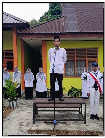 UPACARA BENDERA PERDANA MTs N 1 TEBO MASUK SEKOLAH