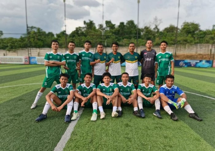 Guru MAN 2 Kota Jambi Jaga Kebugaran Lewat Olahraga Rutin Tiap Minggu Pagi Guru MAN 2 Kota Jambi Jaga Kebugaran Lewat Olahraga Rutin Tiap Minggu Pagi