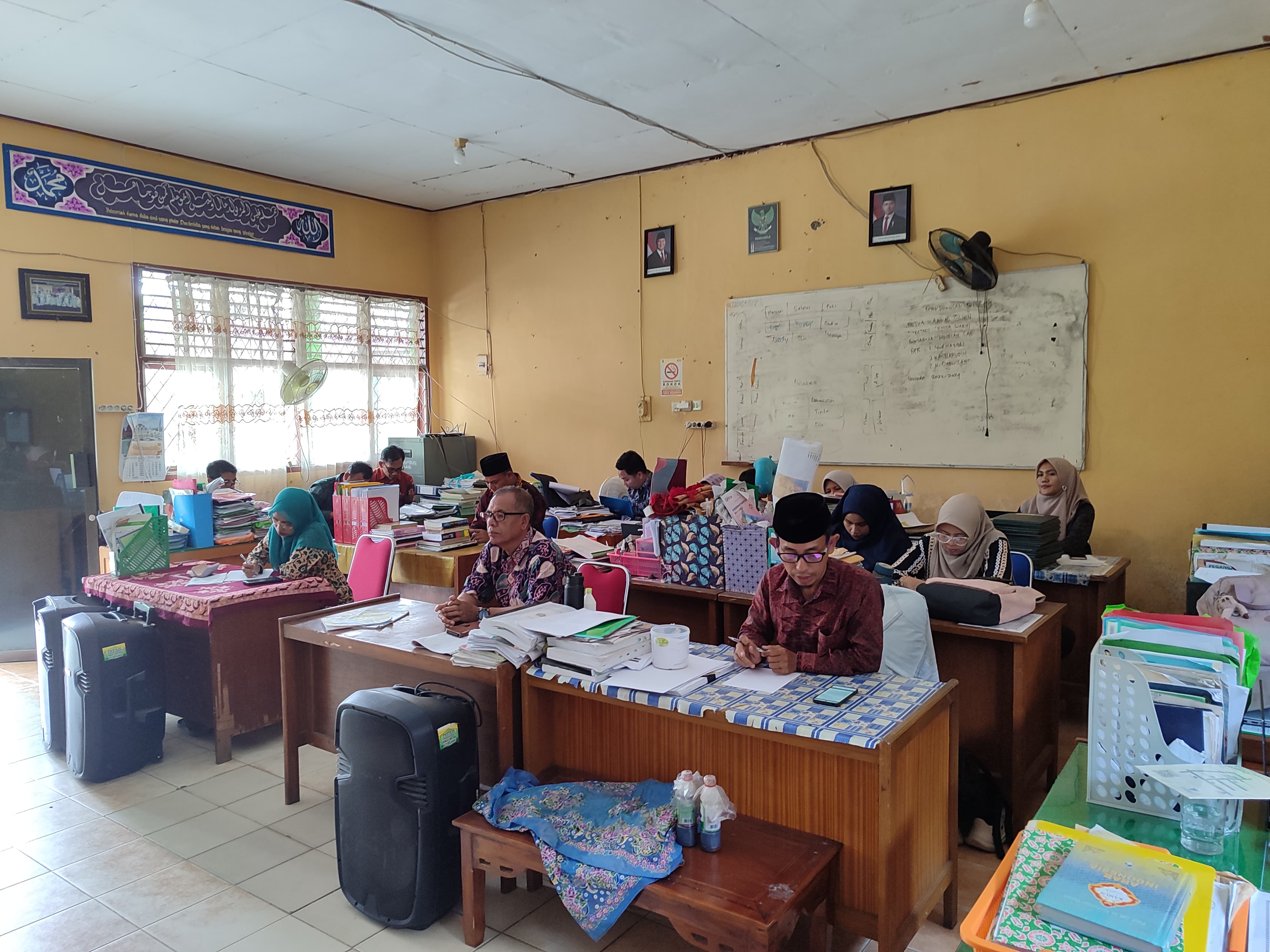 MTs Negeri 1 Jambi Bahas Progres Siswa dalam Rapat Kenaikan Kelas