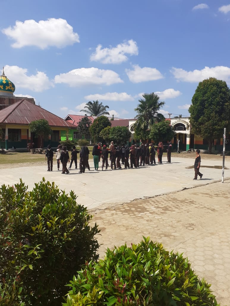 PRAMUKA MTsN 2 BUNGO LATIHAN RUTIN SEMANGAT MEMBARA DI JUMAAT SORE PRAMUKA MTsN 2 BUNGO LATIHAN RUTIN SEMANGAT MEMBARA DI JUMAAT SORE