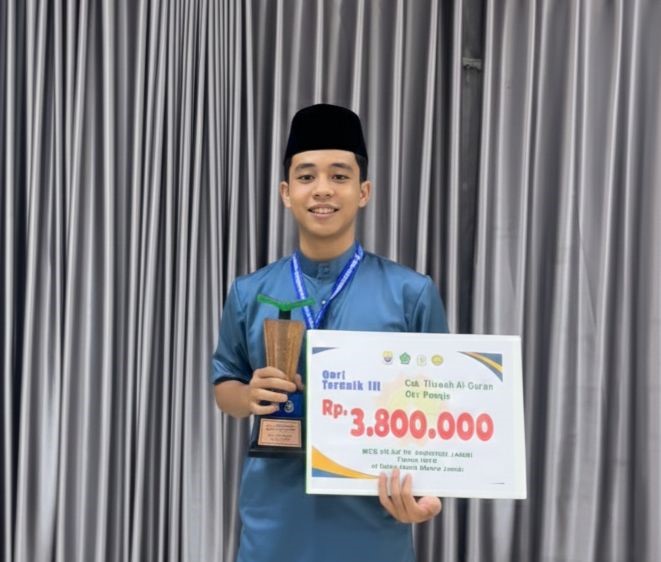 Kembali Bersinar, Akbar Alfatih Persembahkan Juara 3 Tilawah Remaja untuk Kota Jambi Kembali Bersinar, Akbar Alfatih Persembahkan Juara 3 Tilawah Remaja untuk Kota Jambi