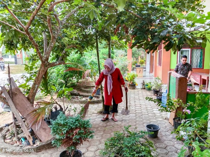 Bukan Sekadar Aturan, Kebersihan Ruangan Kantor dan Taman MTsN 1 Bungo Adalah Budaya yang Mengakar Kuat Bukan Sekadar Aturan, Kebersihan Ruangan Kantor dan Taman MTsN 1 Bungo Adalah Budaya yang Mengakar Kuat