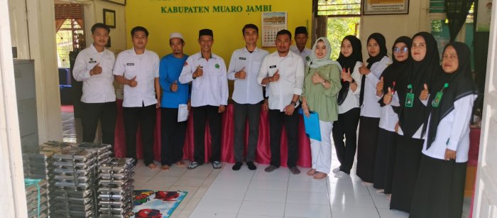 Hari Pertama Siswa Siswi MIN 1 Muaro Jambi Mendapatkan Program Makan Bergizi Gratis (MBG) Hari Pertama Siswa Siswi MIN 1 Muaro Jambi Mendapatkan Program Makan Bergizi Gratis (MBG)