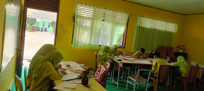 Siswa Antusias Persiapkan OMI, Belajar Bersama di Ruang Multimedia Siswa Antusias Persiapkan OMI, Belajar Bersama di Ruang Multimedia