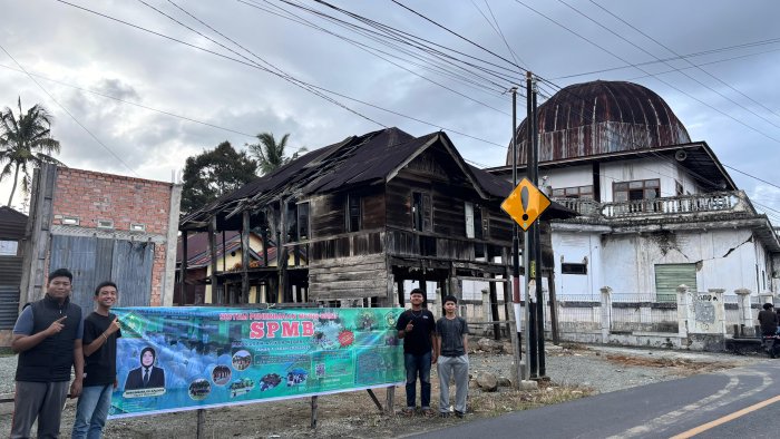 OSIM MAN 1 Kerinci Turut Berperan dalam Pemasangan Spanduk SPMB di Berbagai Titik Strategis OSIM MAN 1 Kerinci Turut Berperan dalam Pemasangan Spanduk SPMB di Berbagai Titik Strategis