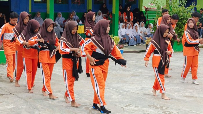 Hari Kedua Expo ke-12 dan Harlah ke-58 MAN 1 Kerinci: Peserta Pertama Tampil Penuh Semangat pada Lomba Tari Kreasi Hari Kedua Expo ke-12 dan Harlah ke-58 MAN 1 Kerinci: Peserta Pertama Tampil Penuh Semangat pada Lomba Tari Kreasi